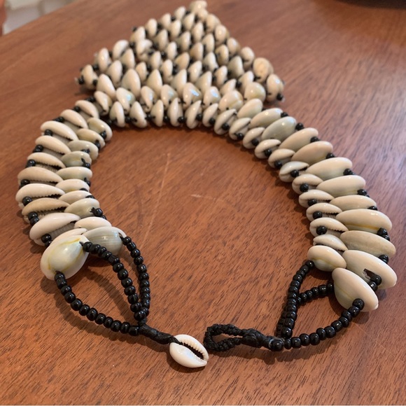 Artisanal one of a kind shell statement necklace - Picture 3 of 12